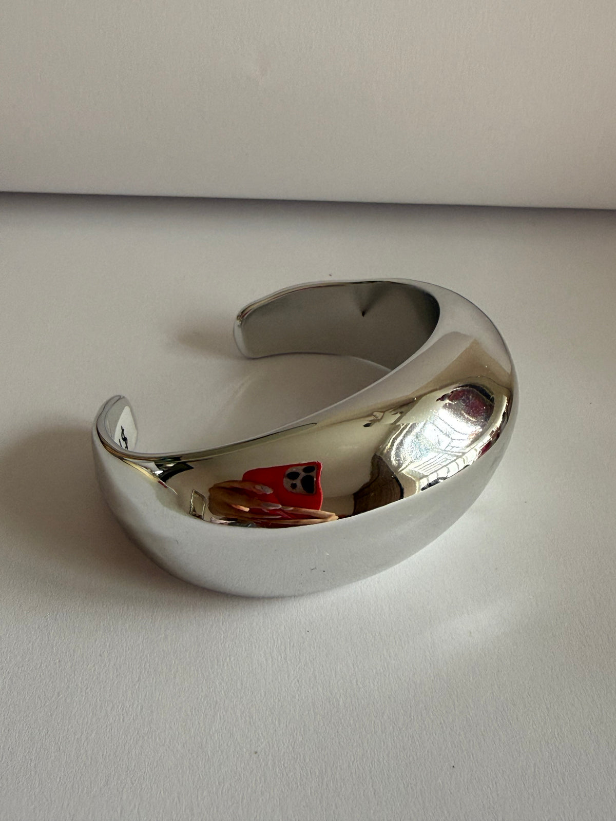 Brazalete Esencial Liso Metálitco