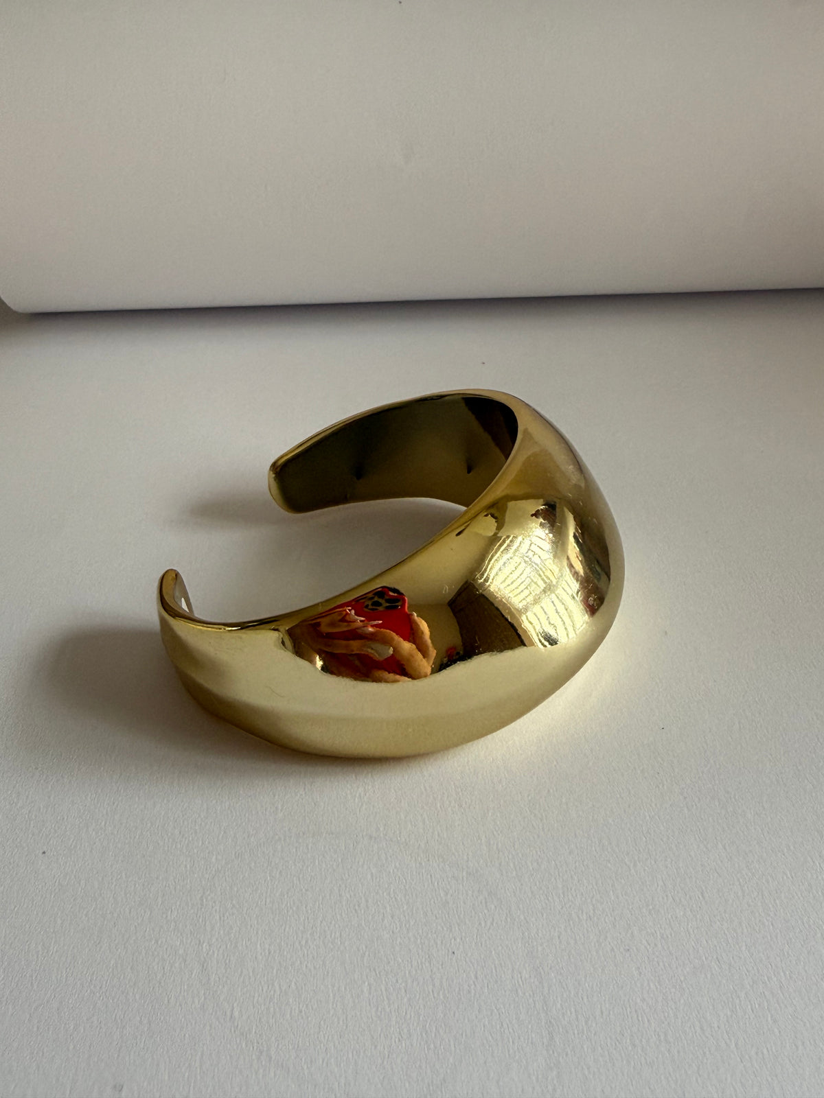 Brazalete Esencial Liso Dorado