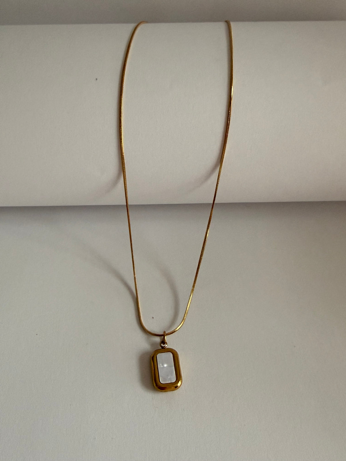Collar Dorado Dije Blaco