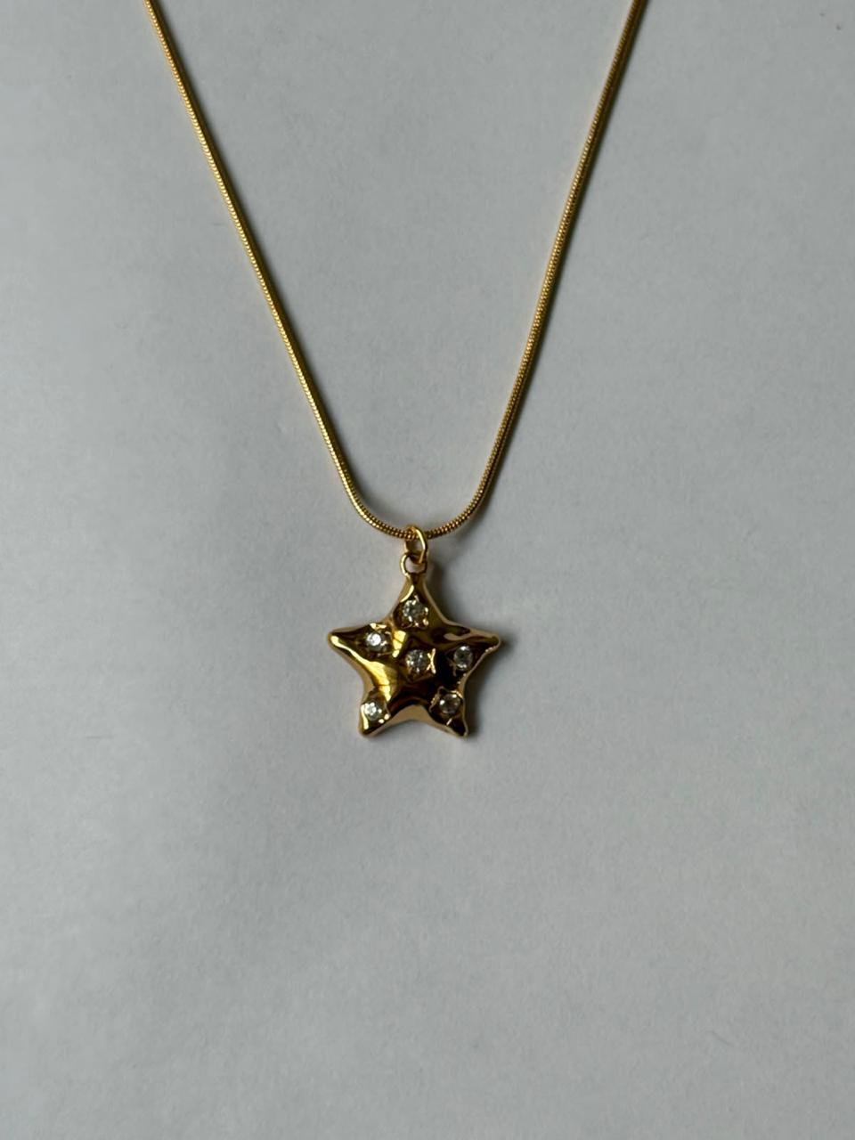 Collar dorado estrella